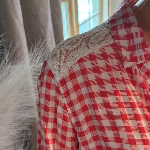 Aeropostale Red and White Notched Collar Button Down Shirt - Picture 3 of 11